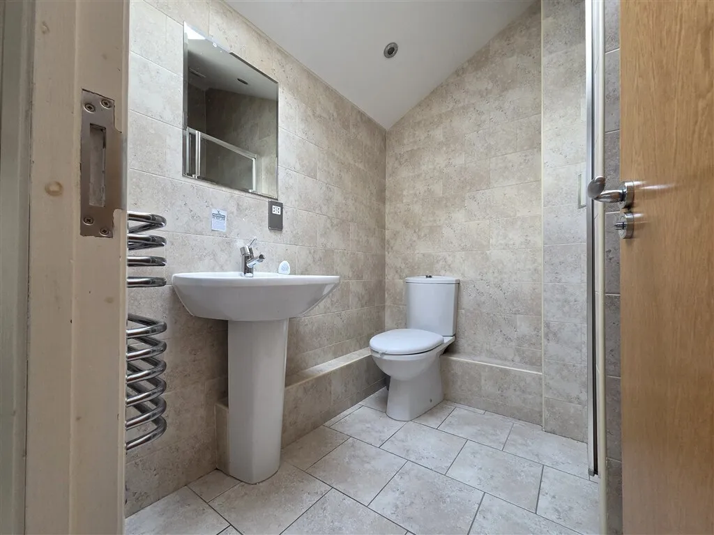 Canal Road, Riddlesden, KEIGHLEY, photo 10