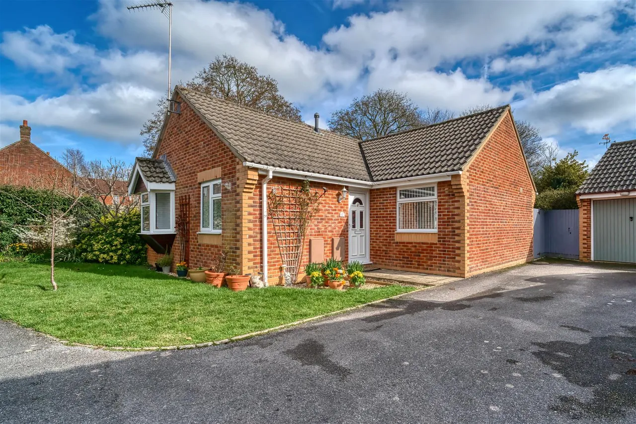 2 bed house for sale, Dashwood Close, Sturminster Newton