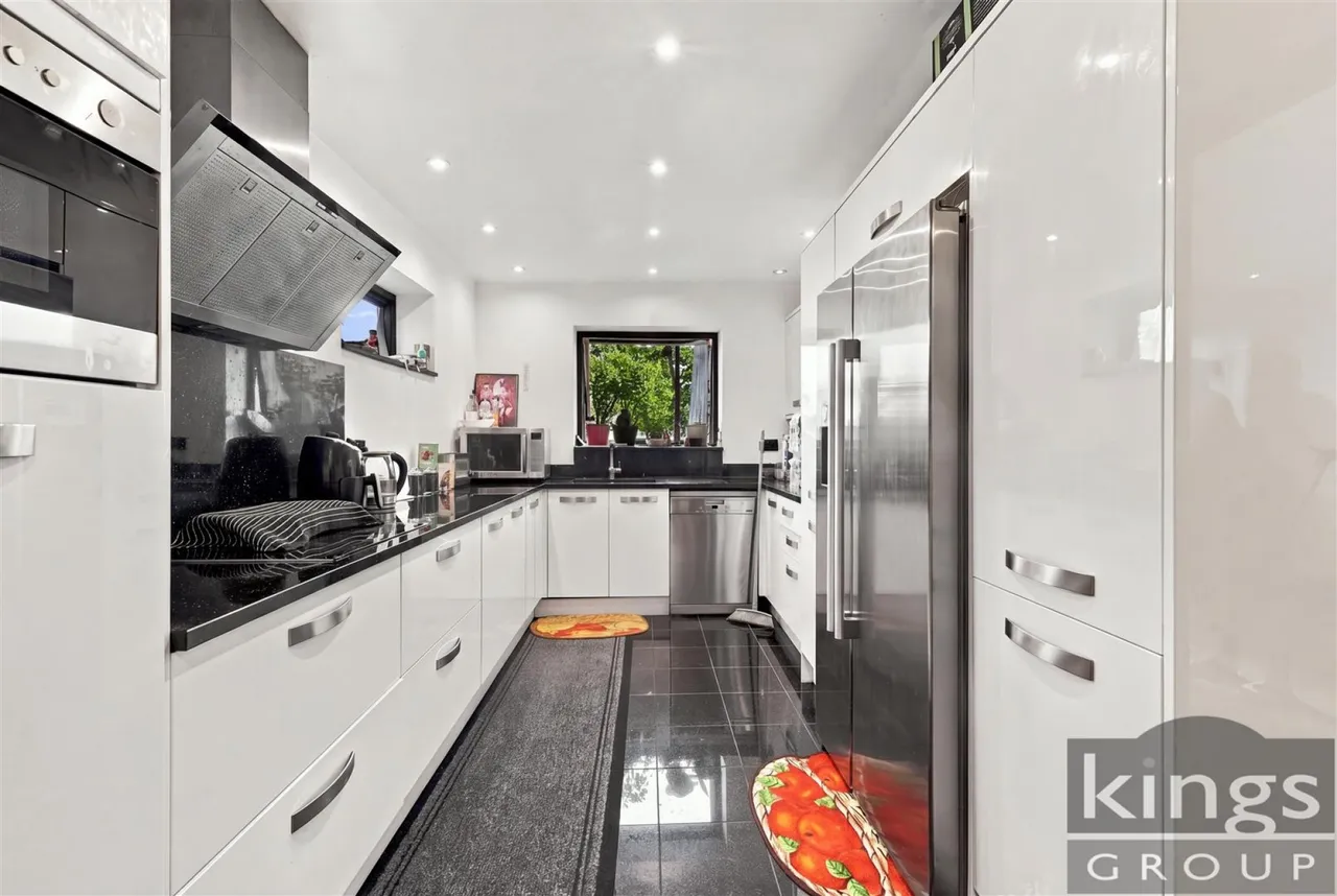 Park Way, Enfield, photo 6