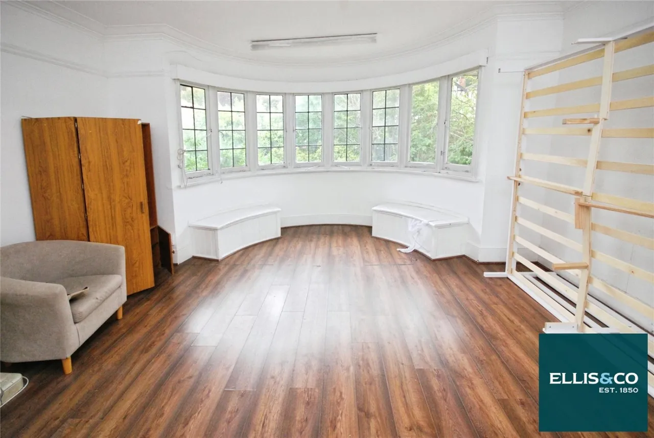 Finchley Road, Golders Green, NW11, photo 2