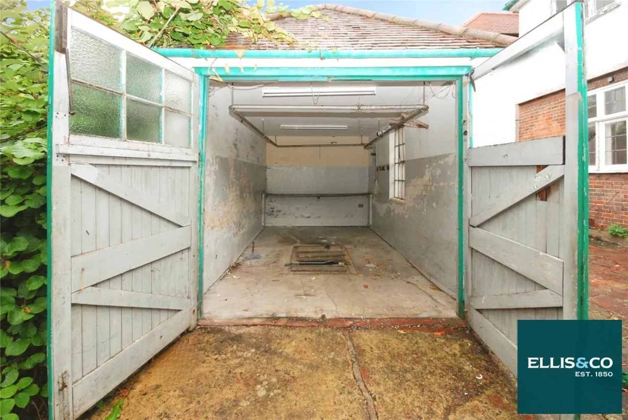 Finchley Road, Golders Green, NW11, photo 6