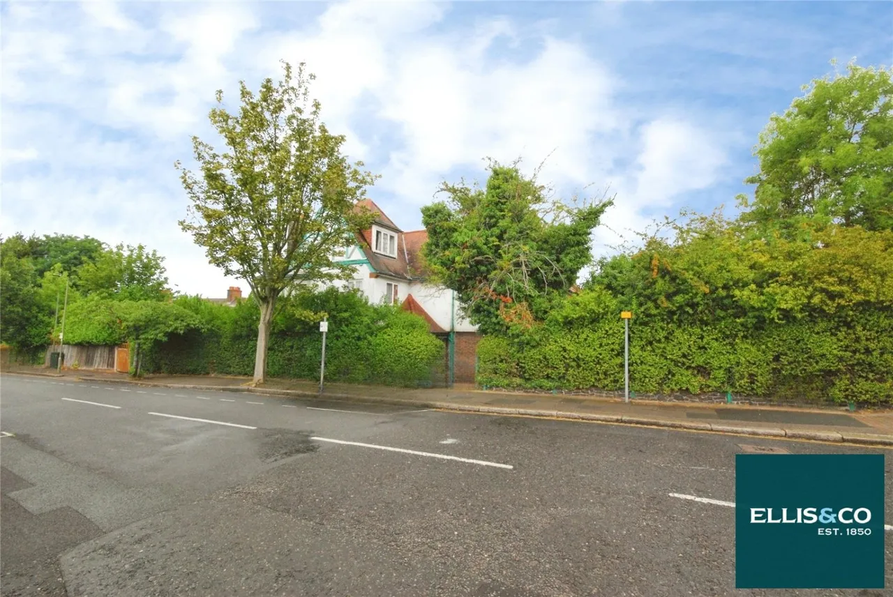 Finchley Road, Golders Green, NW11, photo 5