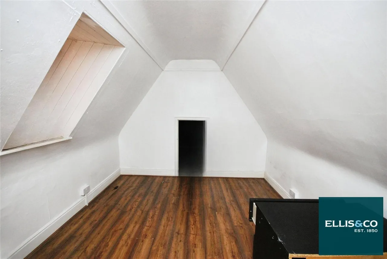 Finchley Road, Golders Green, NW11, photo 13