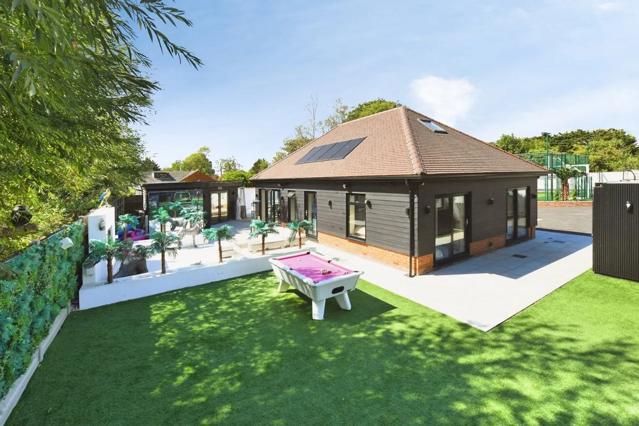 4 bed house for sale — Clapgate, Chivers Road, Stondon Massey, Brentwood, CM15