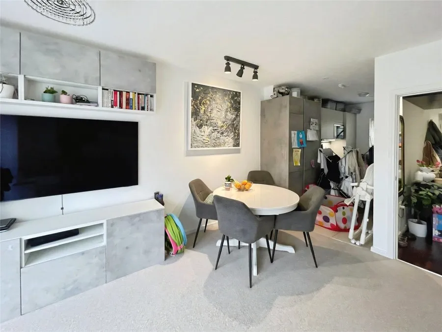 with 2 bedrooms in Harlow, CM18, photo 2