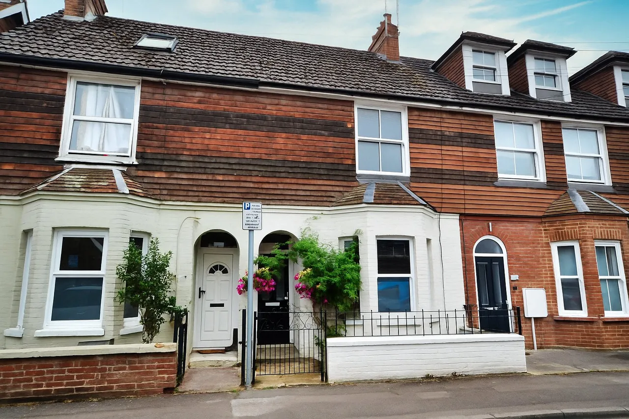 St James Road, East Grinstead, RH19, photo 2