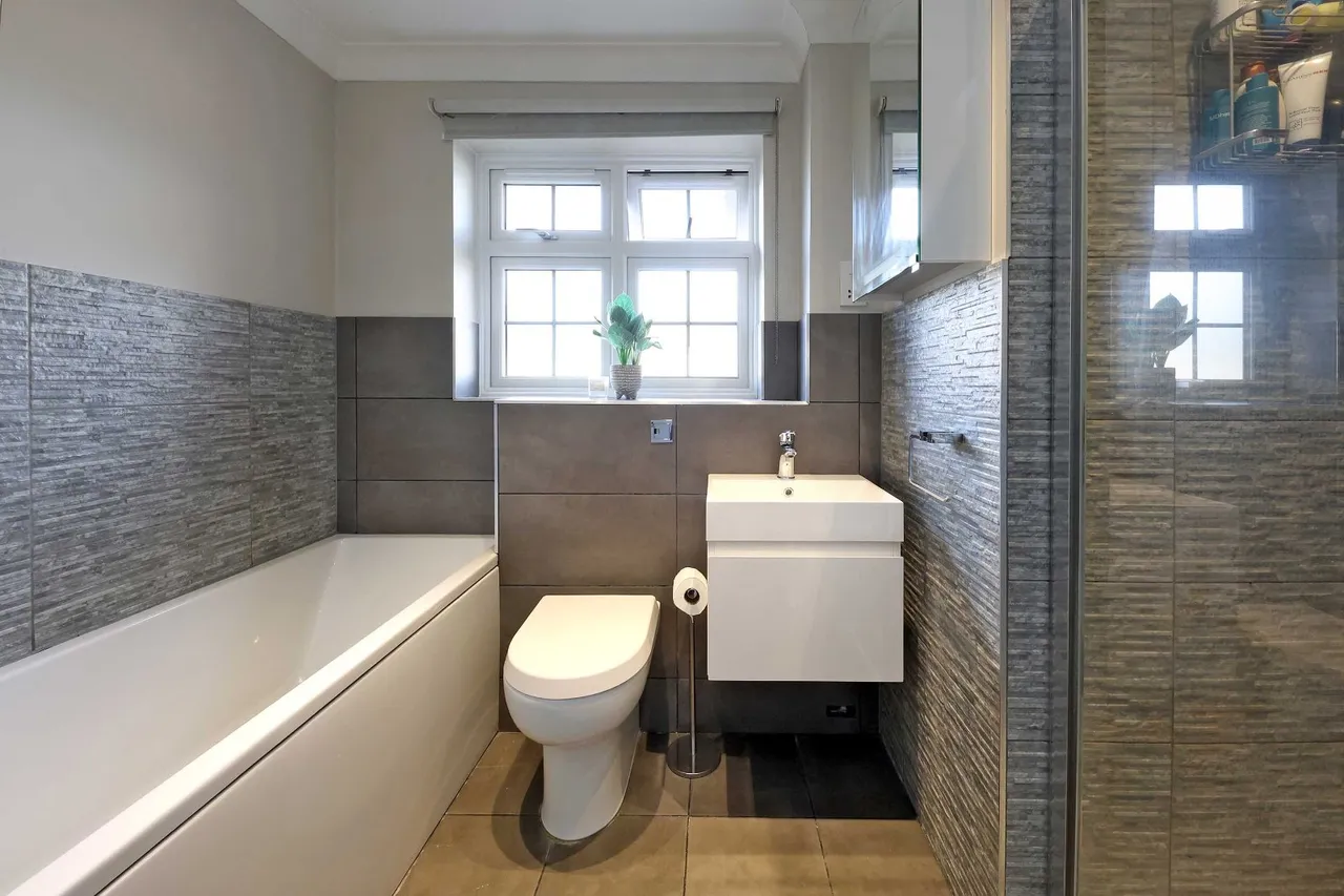Kite Wood Road, Penn, HP10, photo 14