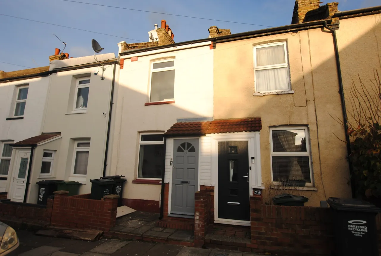 3 bed property to rent — Howard Road, Dartford, Kent, DA1 1XS