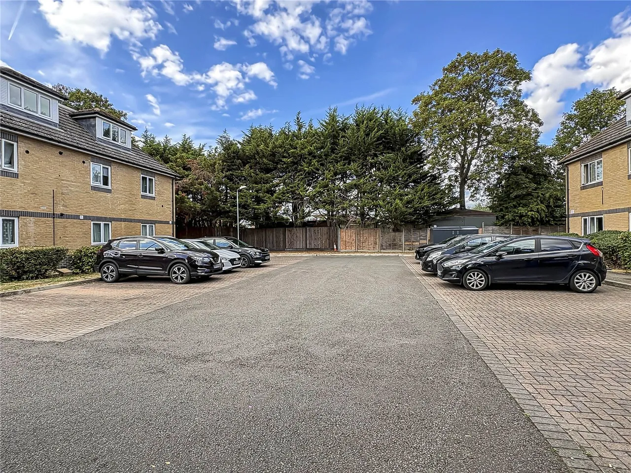 Fisk Close, Sunbury-on-Thames, TW16, photo 8