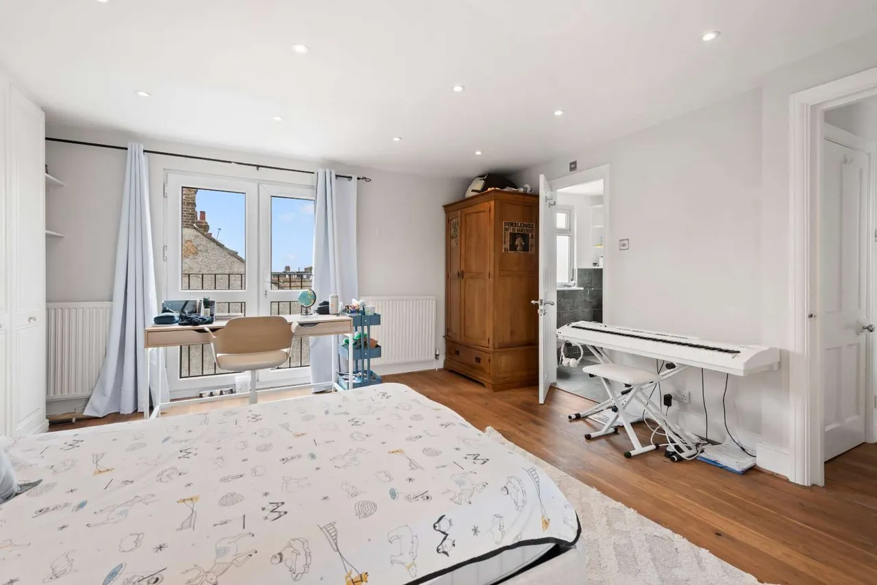 Broomwood Road, London, SW11 6JZ, photo 8