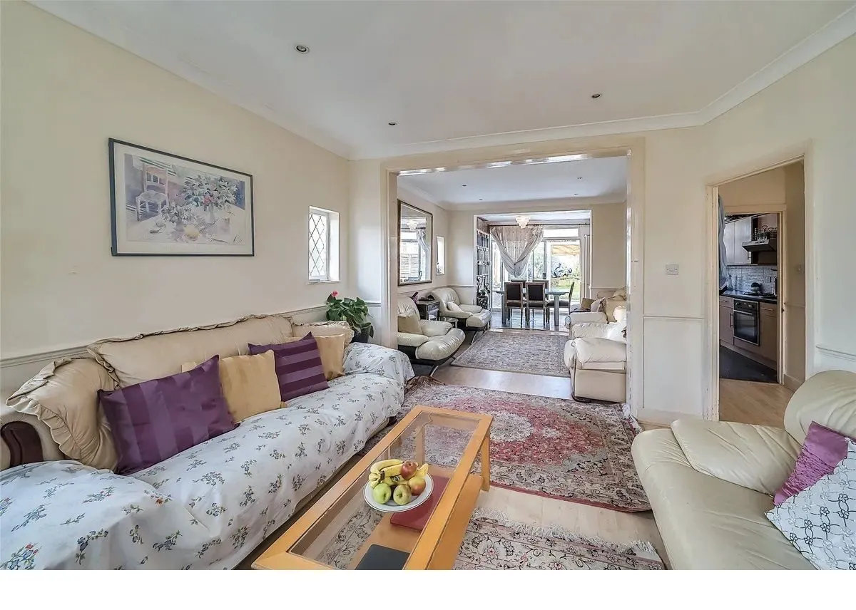 Burgess Avenue, Kingsbury, London, NW9 8TX, photo 2