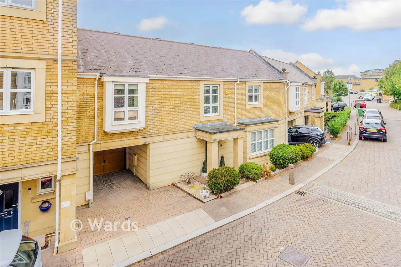 3 bed house for sale, Sandpiper Close, Greenhithe, DA9