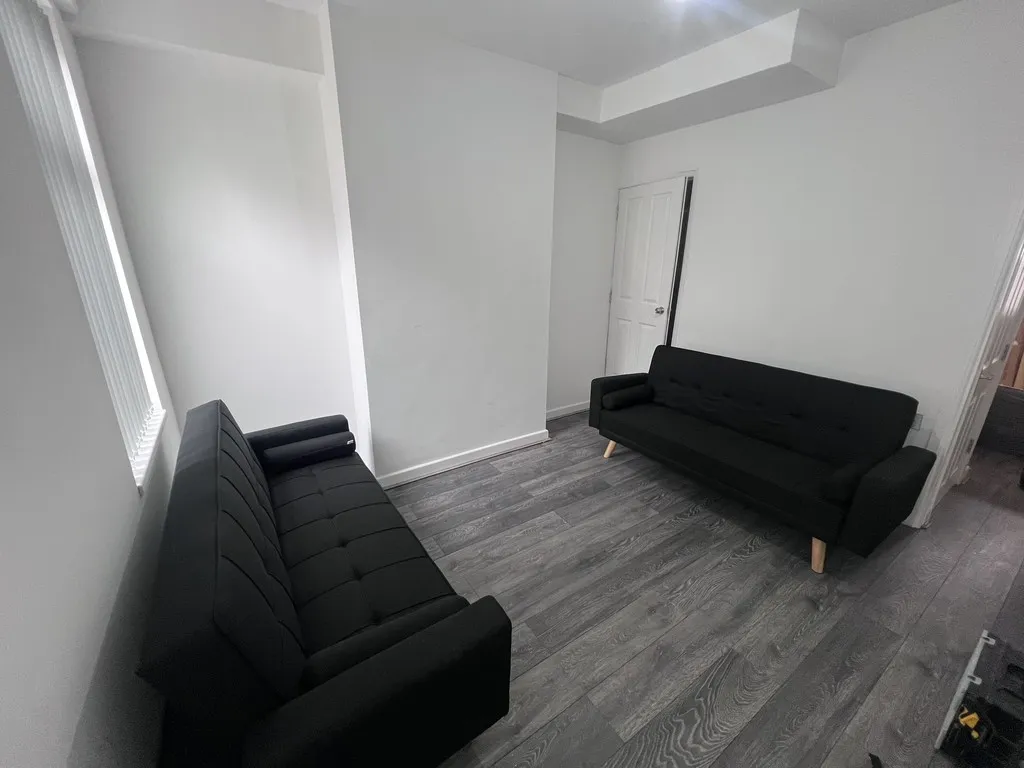 Nice 2 Bedroom Spacious House, photo 5