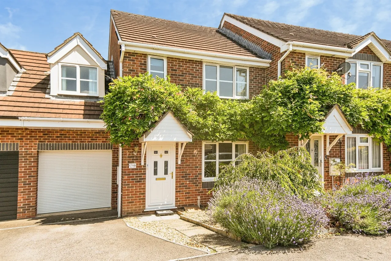 3 bed house for sale — Park Close, Calne