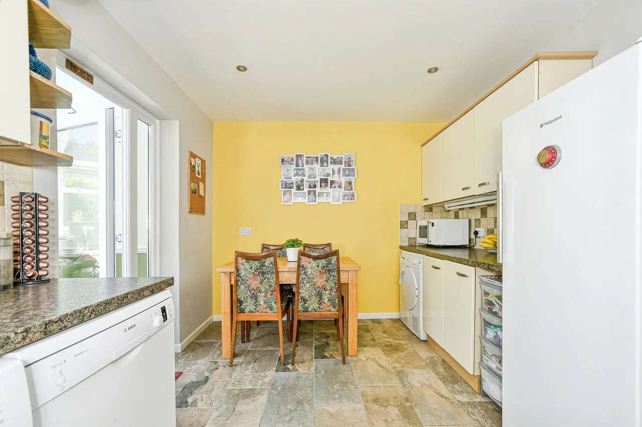 Park Close, Calne, photo 4