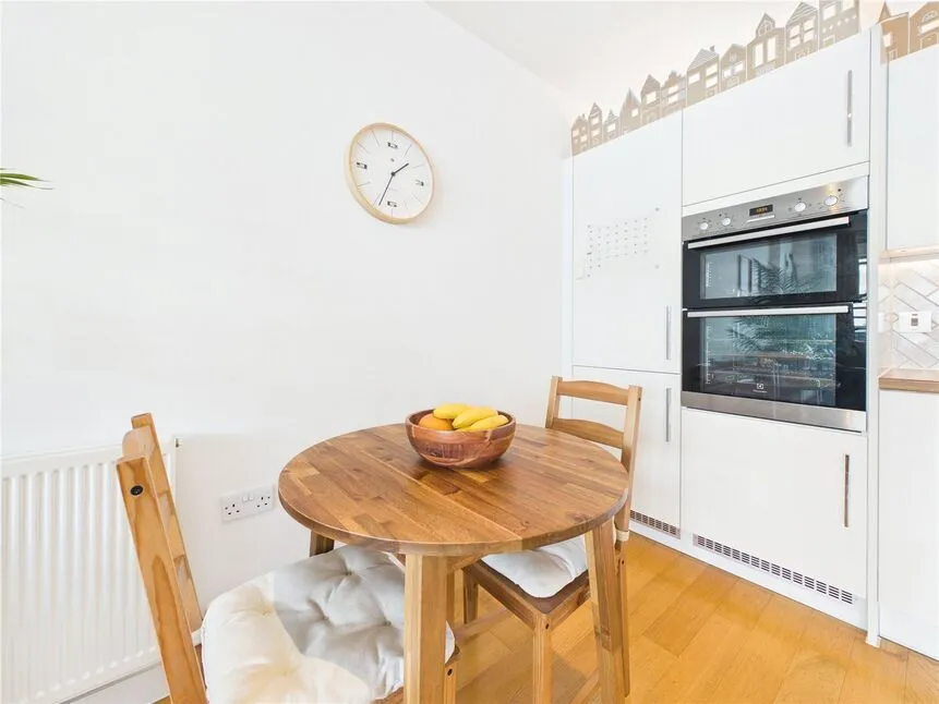 Station Approach, Walthamstow, E17, photo 12
