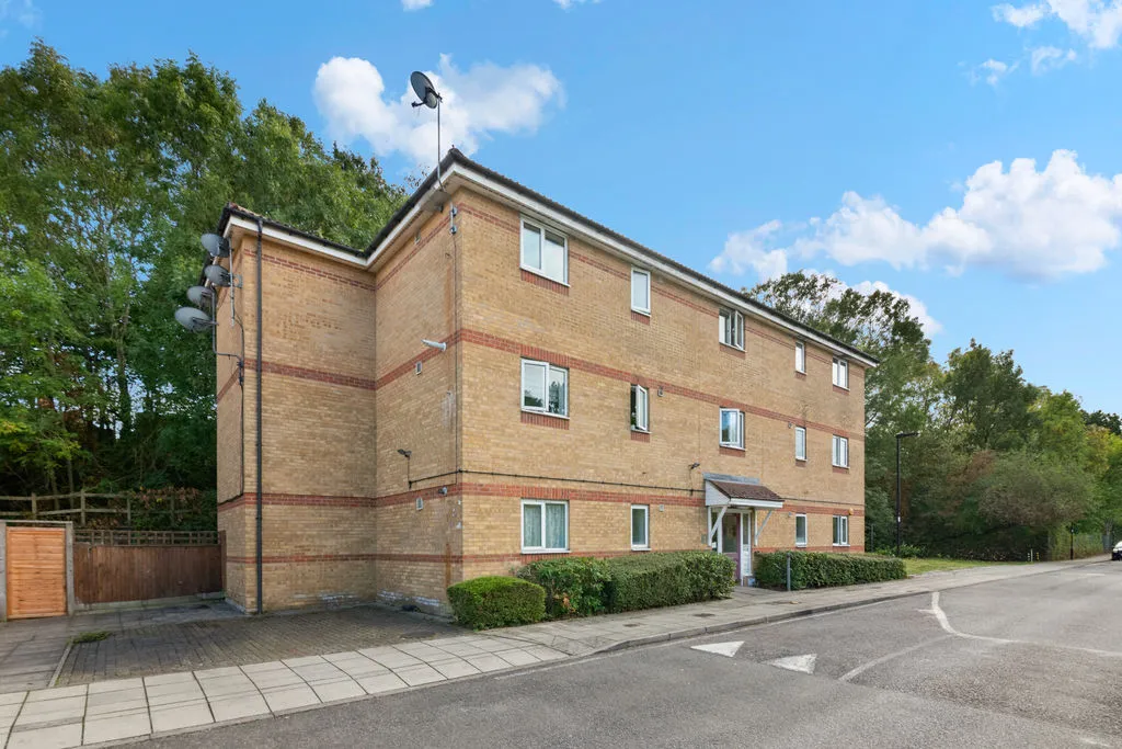 Acock Grove, Northolt, UB5, photo 13