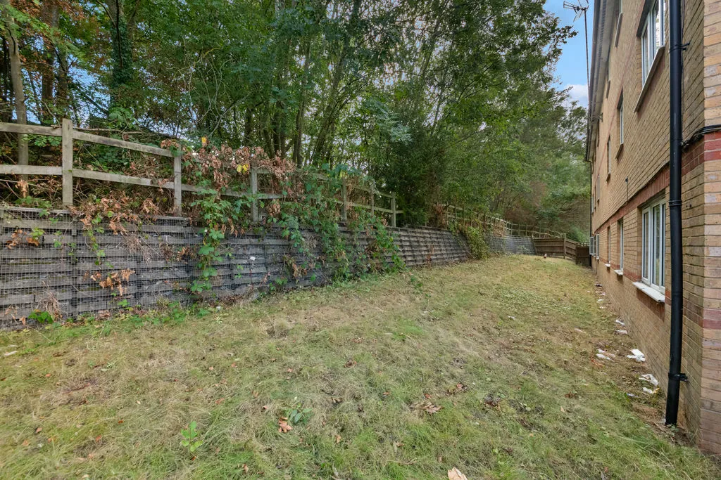Acock Grove, Northolt, UB5, photo 12