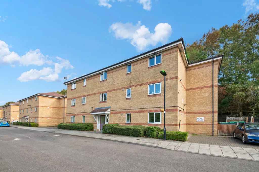 Acock Grove, Northolt, UB5, photo 14