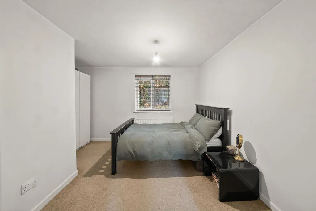 Acock Grove, Northolt, UB5, photo 10