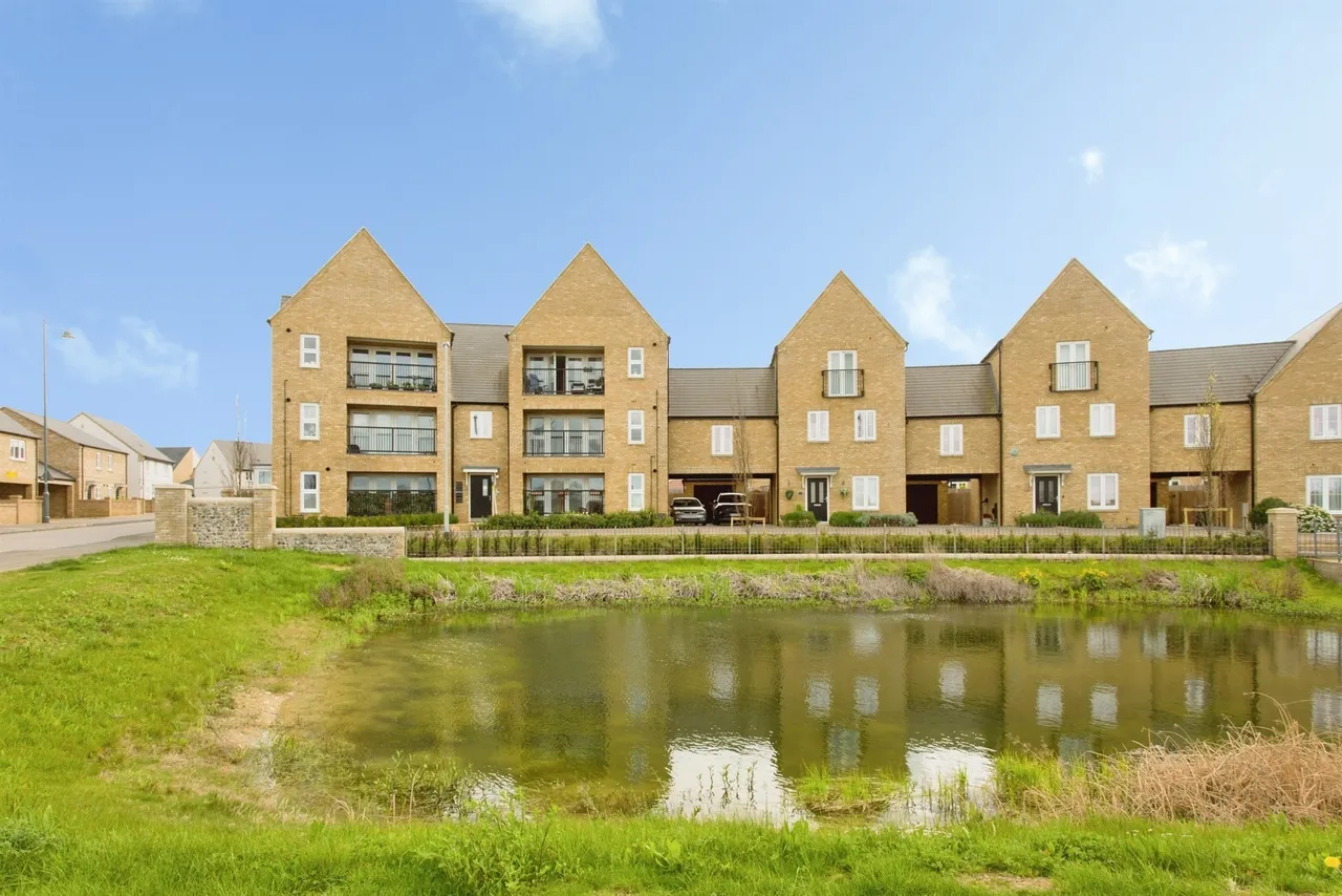 2 bed flat for sale, Dobbins Avenue, Cambridge, CB23