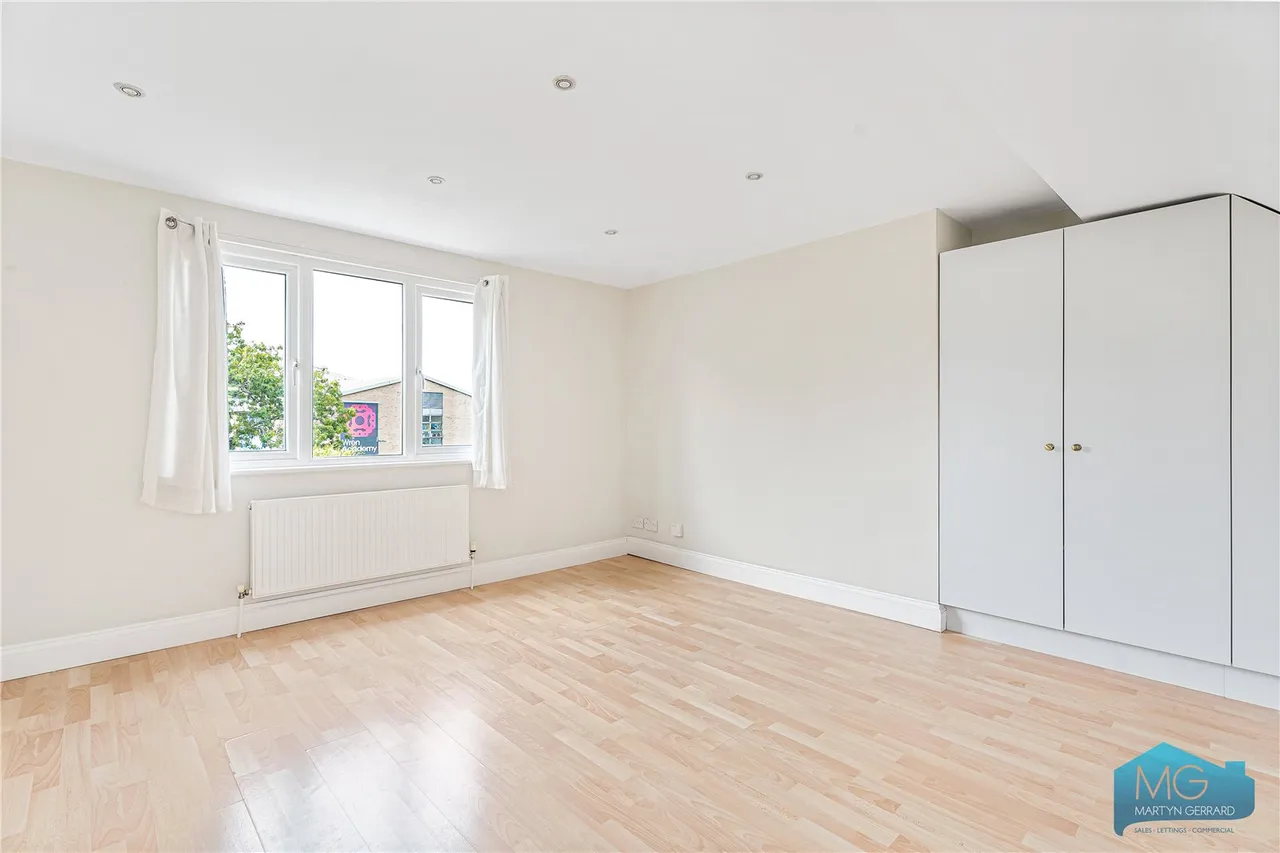 Bramber Road, London, N12, photo 7