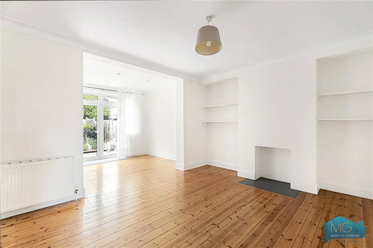Bramber Road, London, N12, photo 18