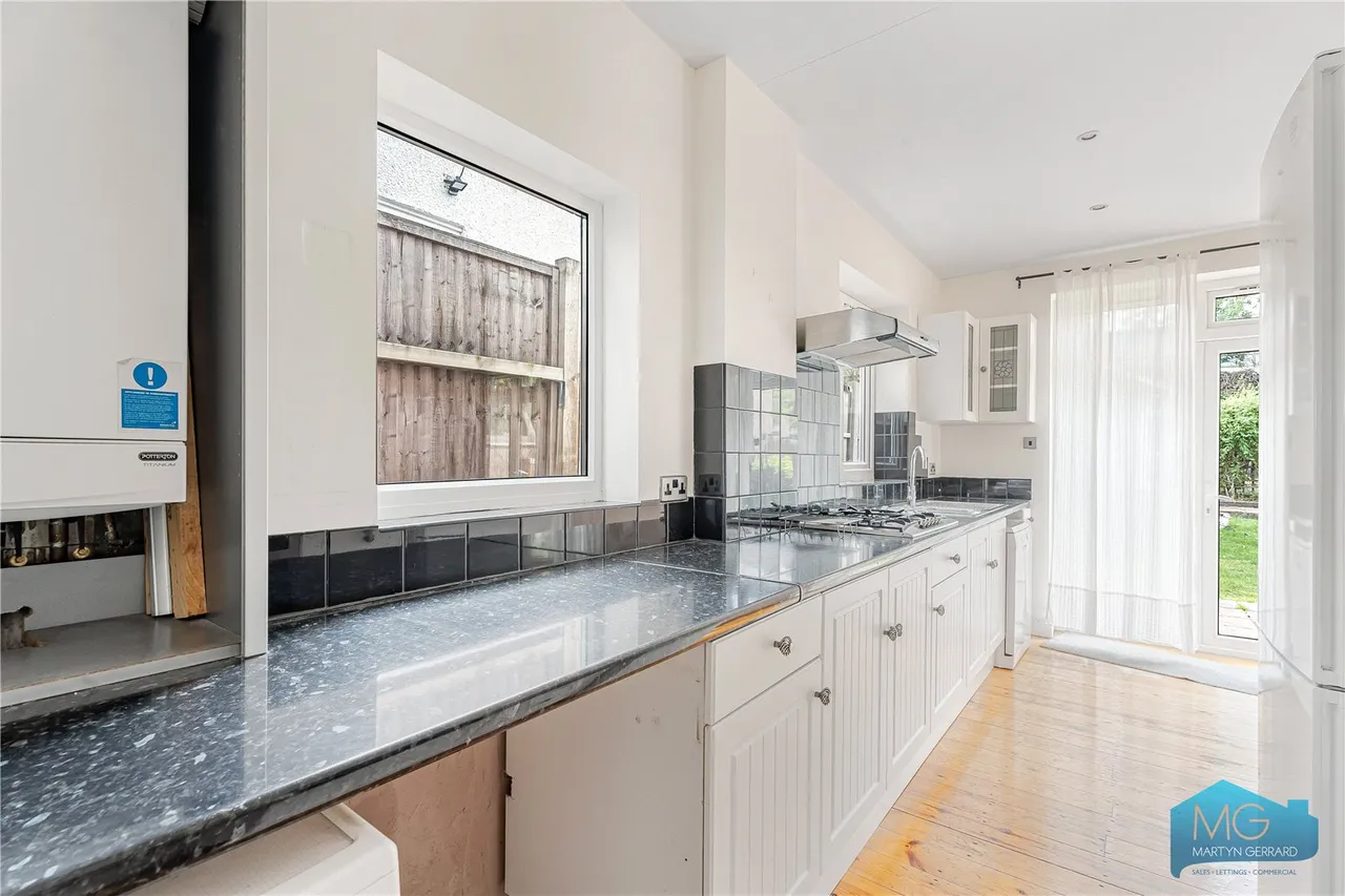 Bramber Road, London, N12, photo 15