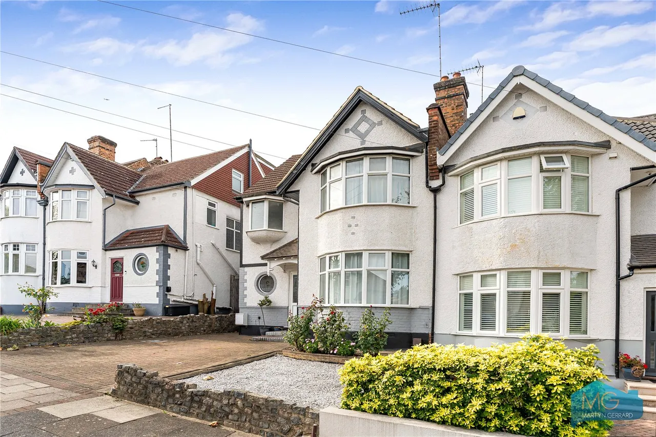 Bramber Road, London, N12, photo 16
