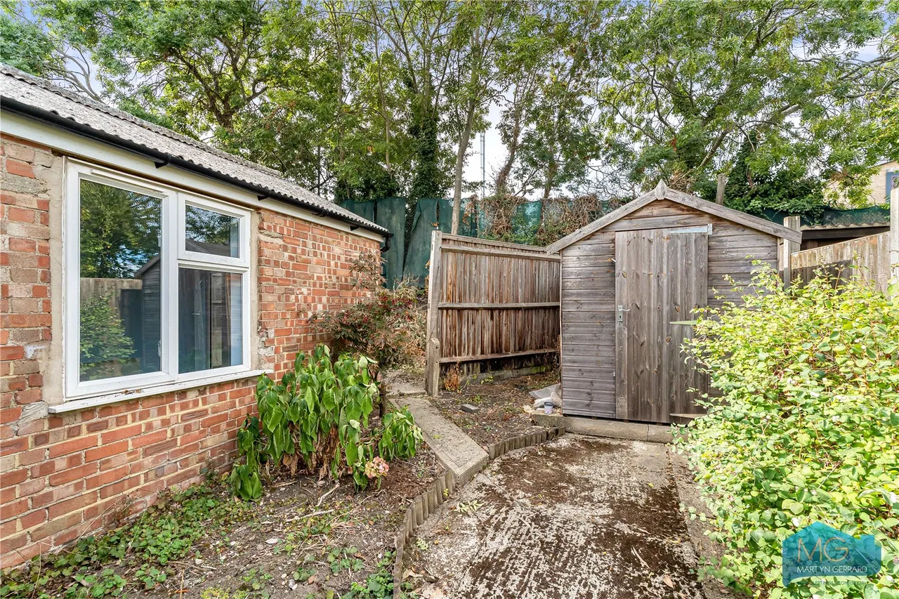 Bramber Road, London, N12, photo 12