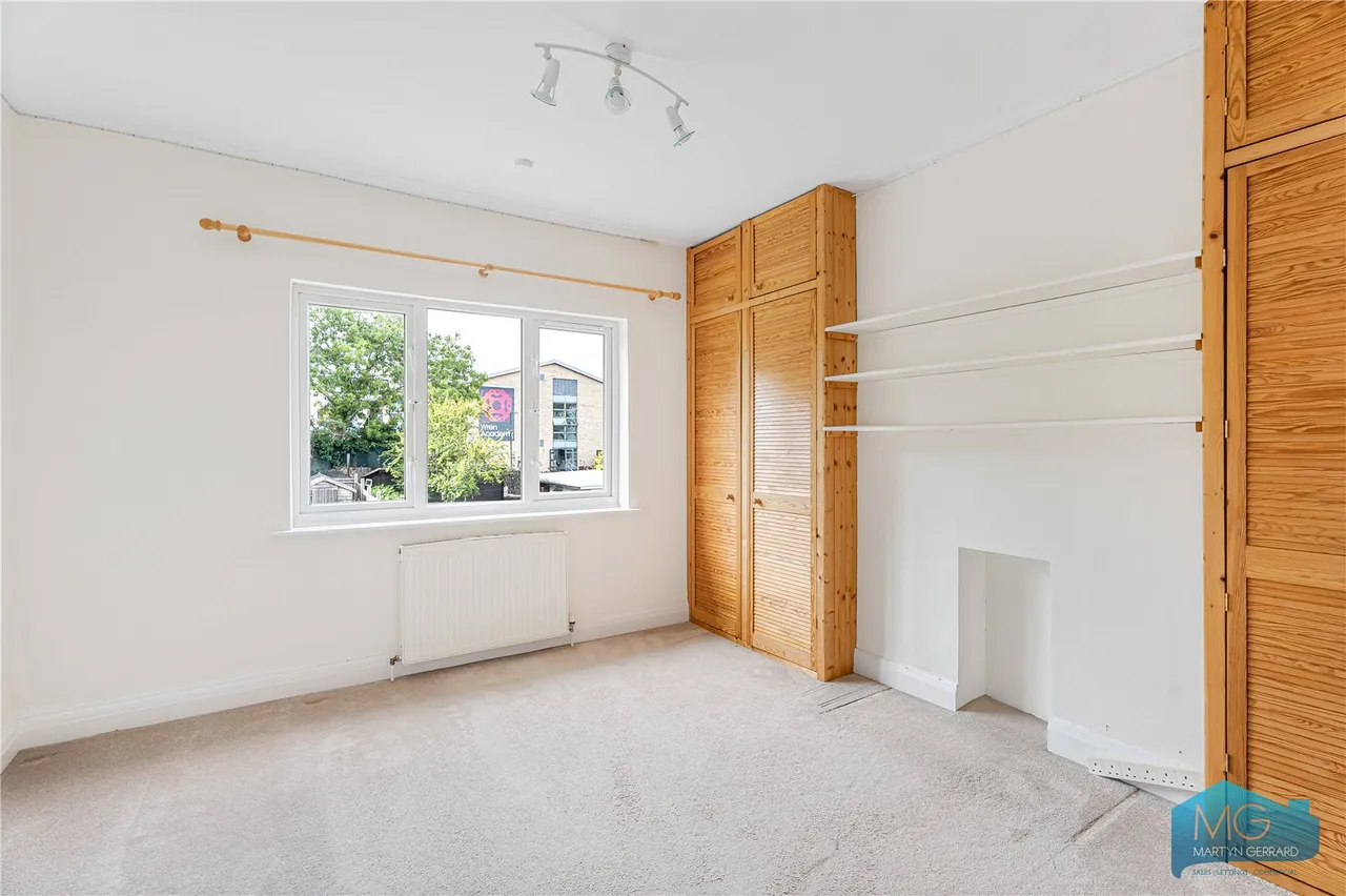 Bramber Road, London, N12, photo 23