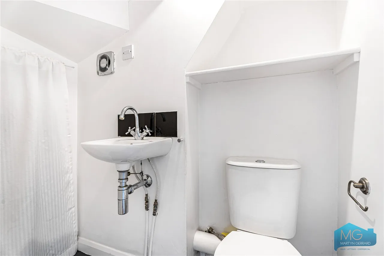 Bramber Road, London, N12, photo 14