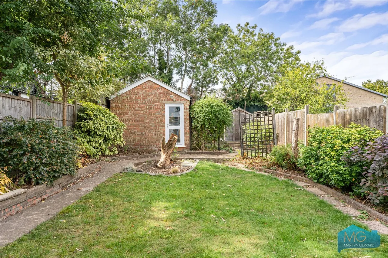 Bramber Road, London, N12, photo 10