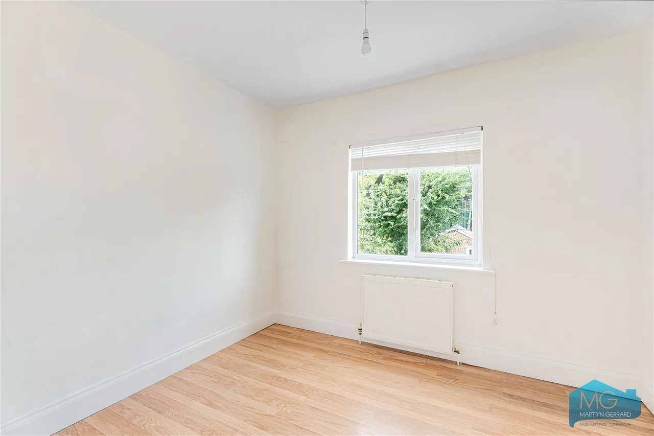 Bramber Road, London, N12, photo 22