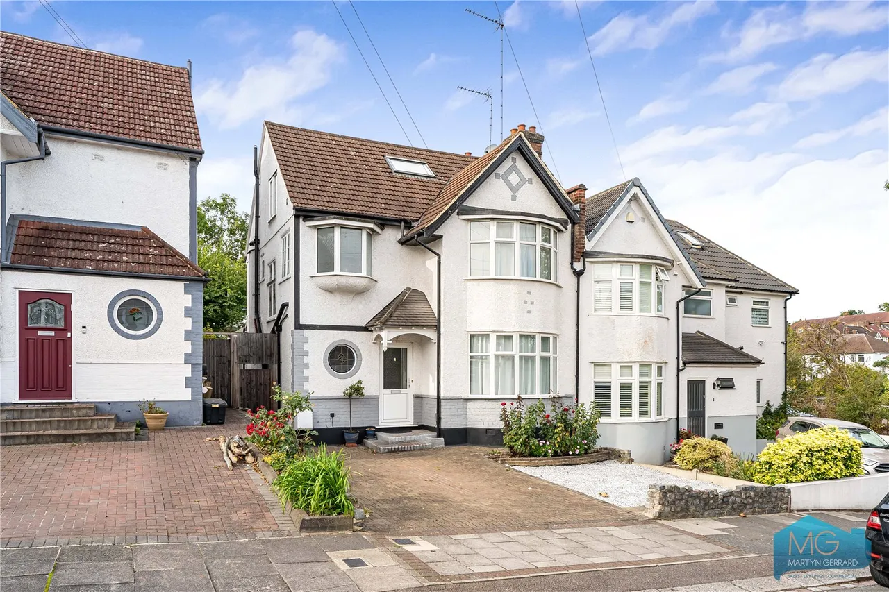 4 bed house for sale, Bramber Road, London, N12