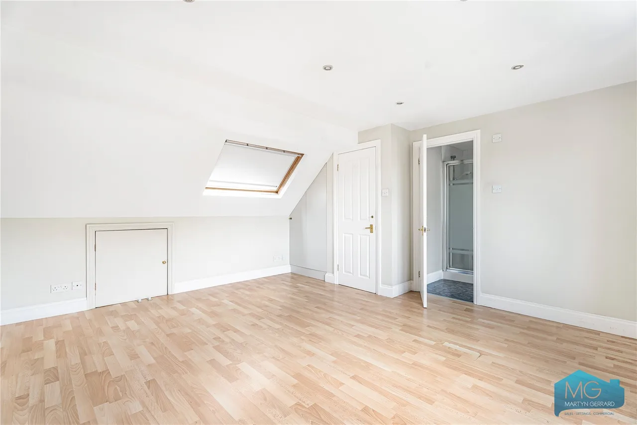 Bramber Road, London, N12, photo 8