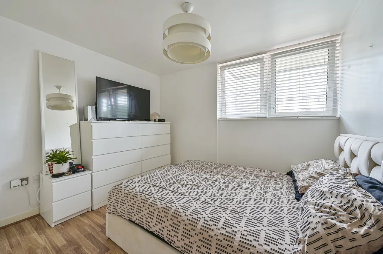 47 Phoenix Way, The Trinity, London, photo 4
