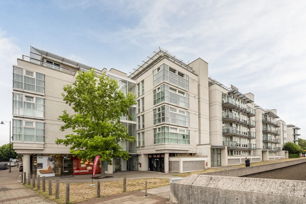 47 Phoenix Way, The Trinity, London, photo 6