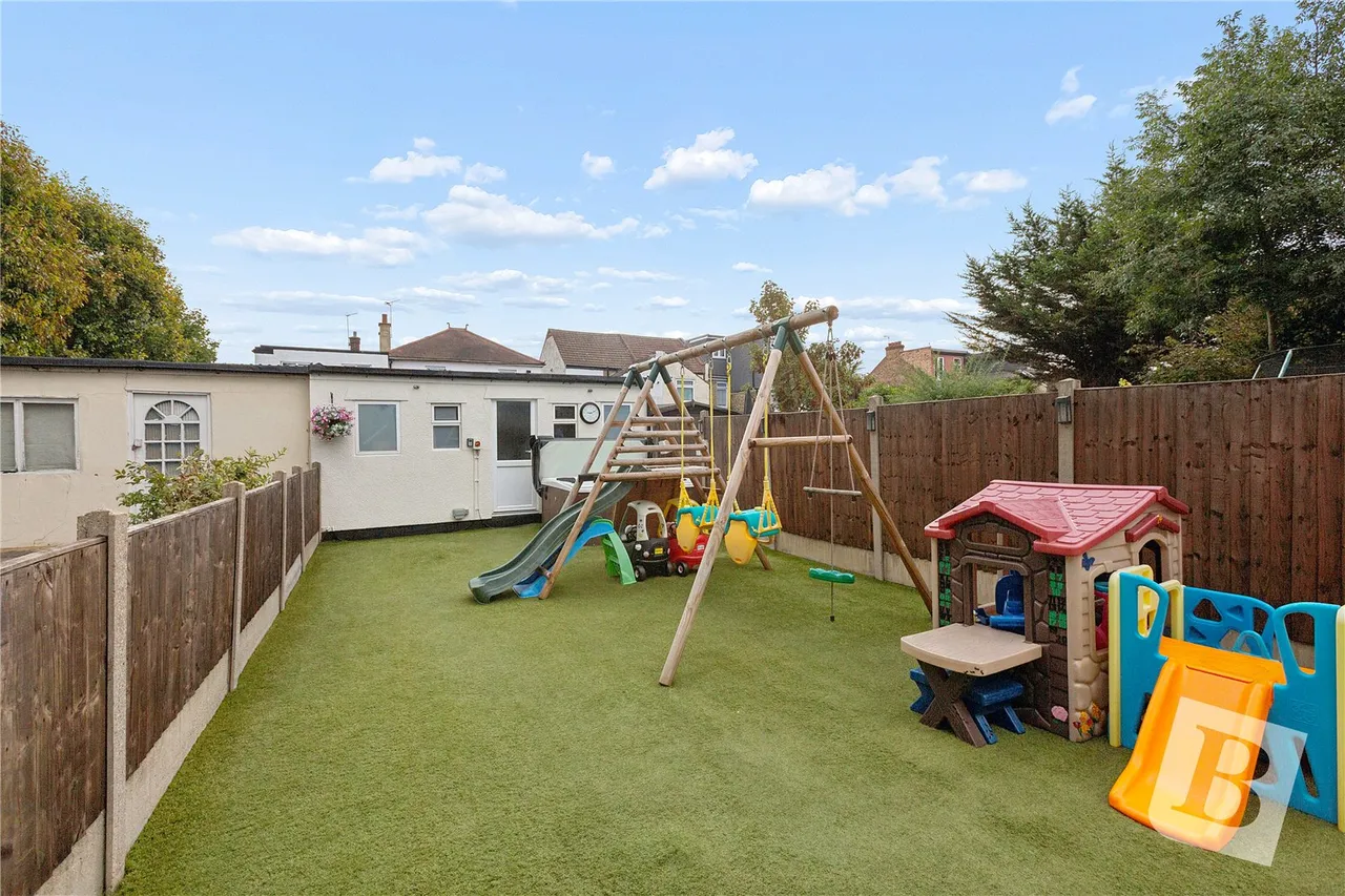 Whalebone Avenue, Chadwell Heath, RM6, photo 13