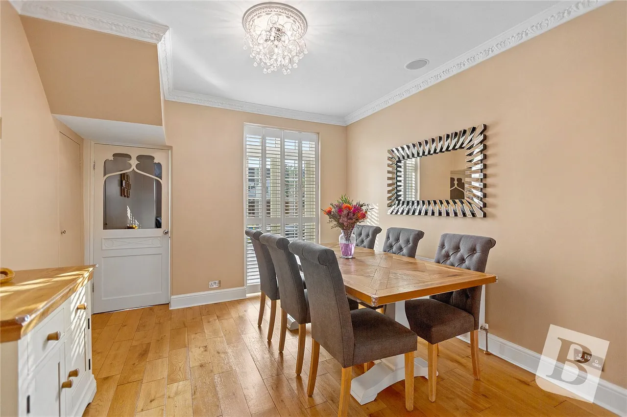 Whalebone Avenue, Chadwell Heath, RM6, photo 3