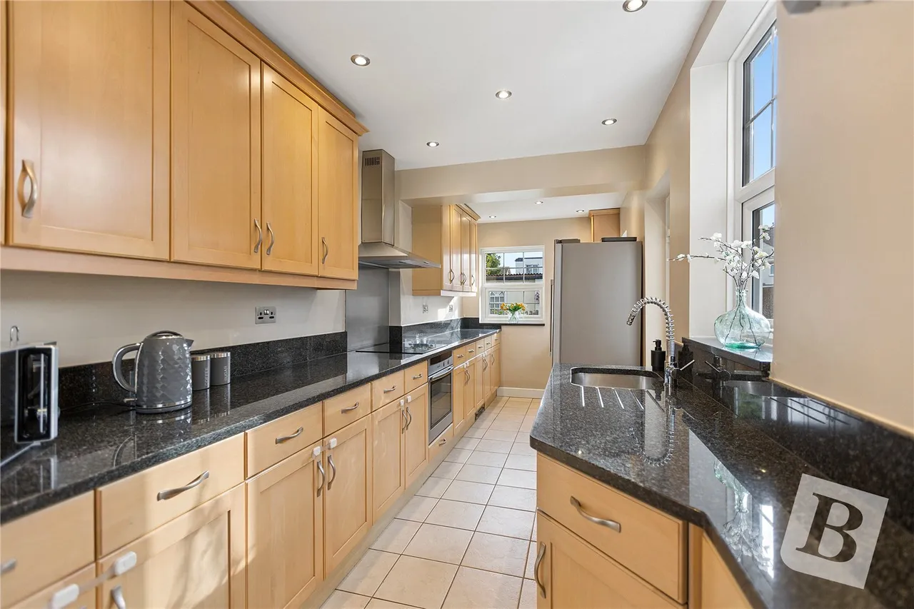 Whalebone Avenue, Chadwell Heath, RM6, photo 6
