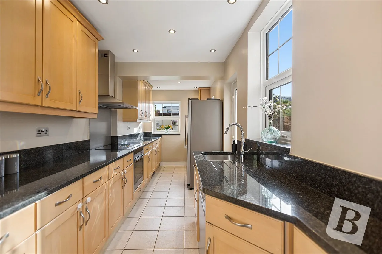 Whalebone Avenue, Chadwell Heath, RM6, photo 5