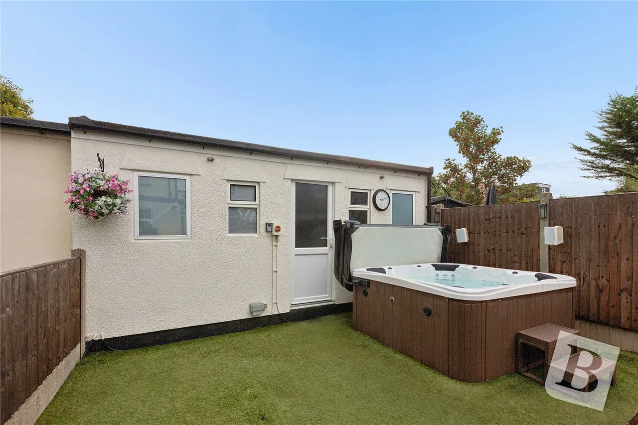 Whalebone Avenue, Chadwell Heath, RM6, photo 12