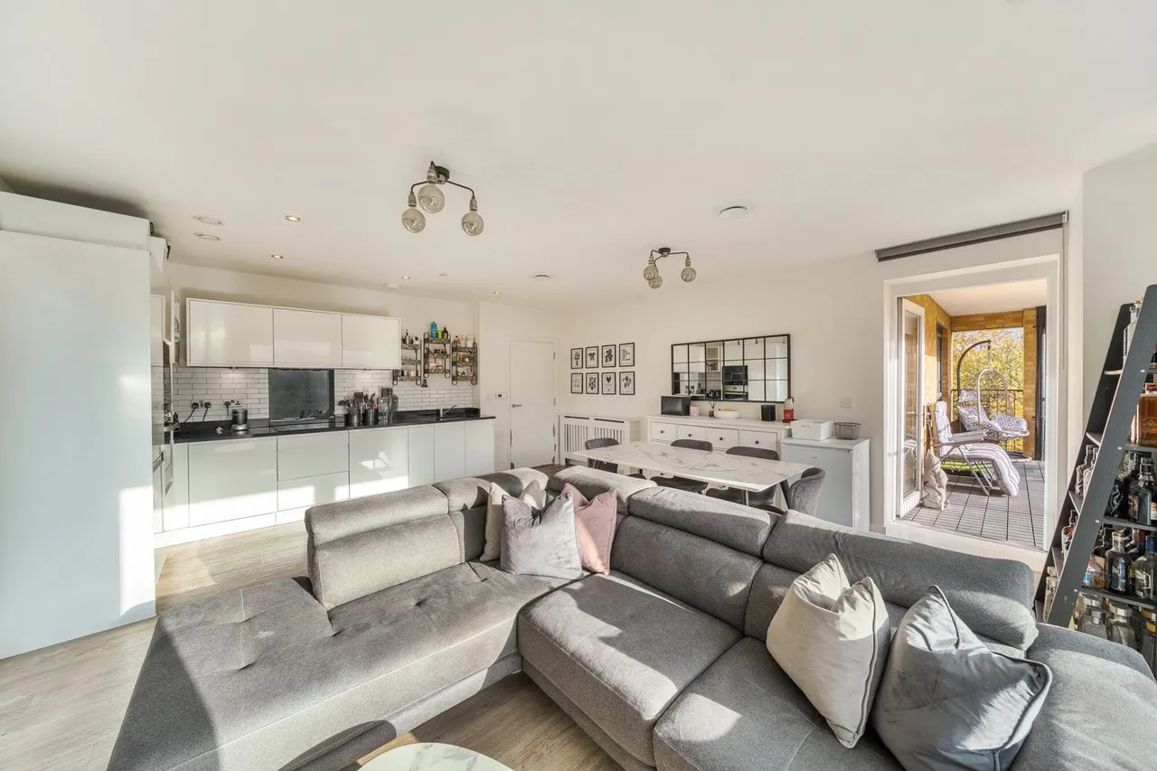 3 bed flat for sale — Bowen Drive, SE7