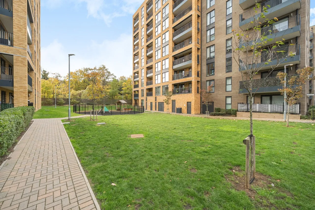 Bowen Drive, SE7, photo 17