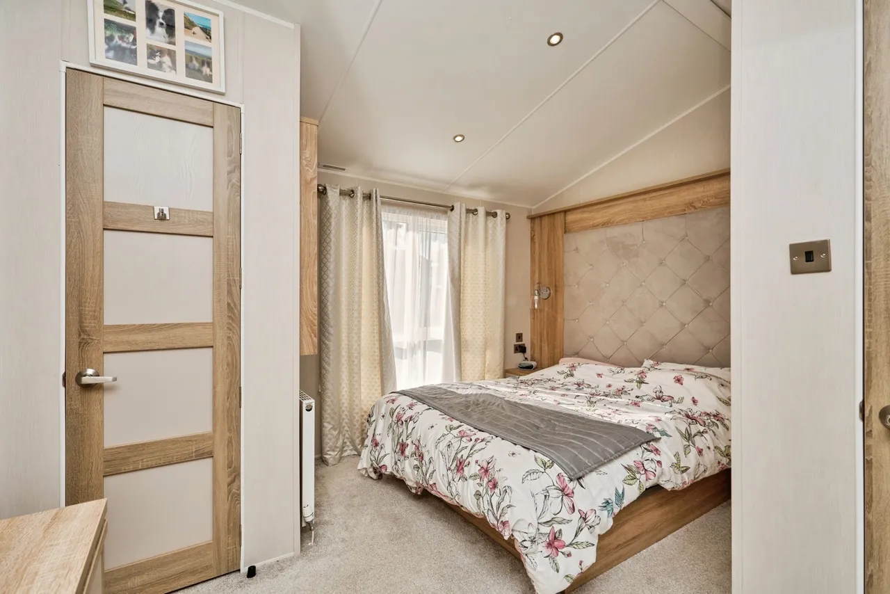 Thorness Lane, Cowes, PO31, photo 13