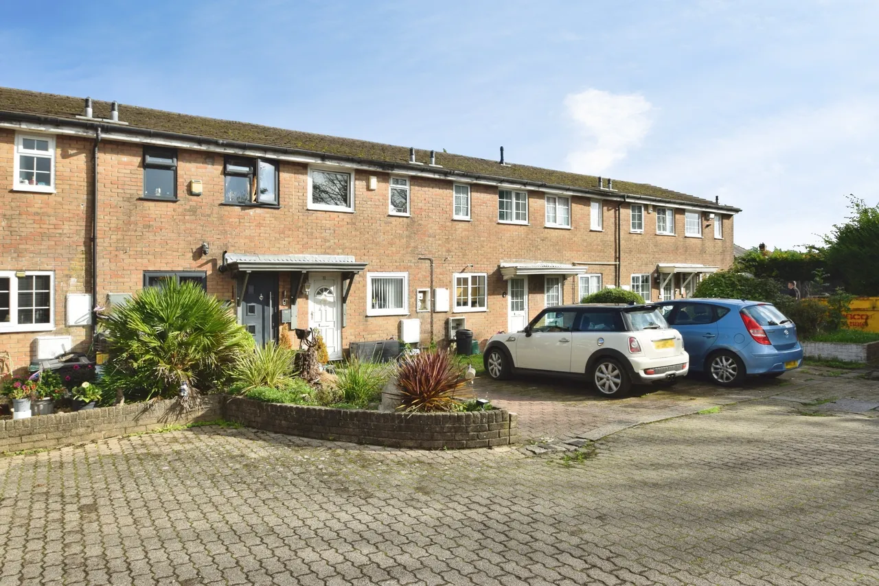 2 bed house for sale, Fox Grove, Swansea, SA5
