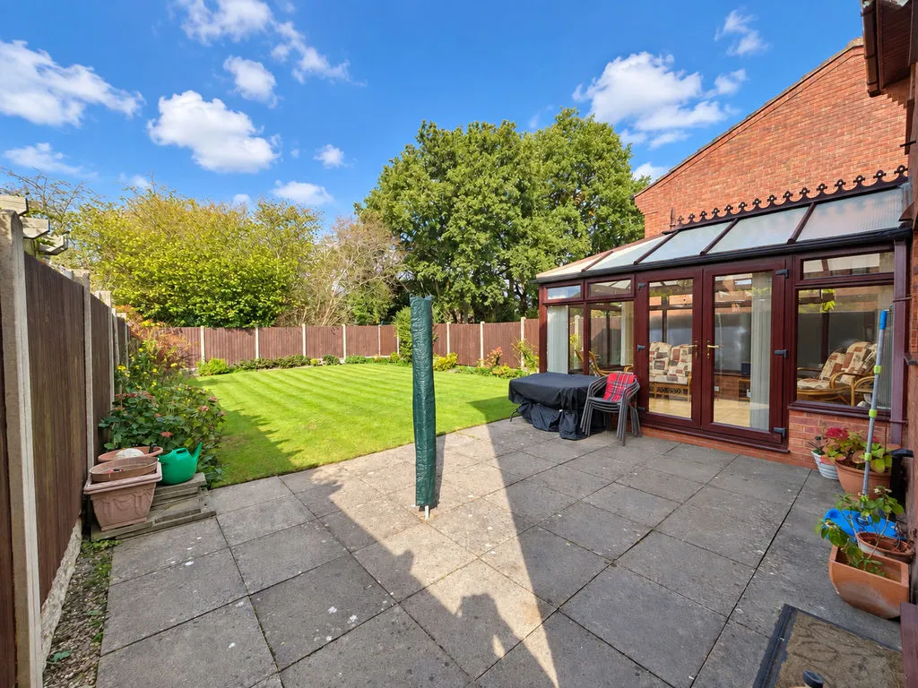 Woodbridge Close, Bloxwich, WS3, photo 13