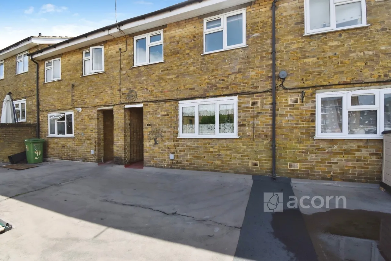 2 bed flat to rent — Nuxley Road, Belvedere, DA17