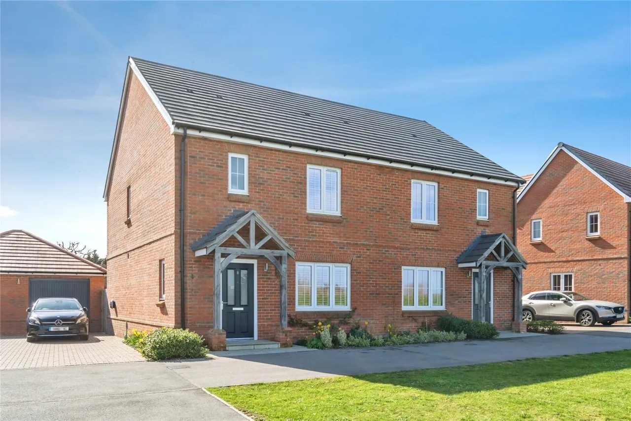 3 bed house for sale, Kingsmead Avenue, Chichester, PO19